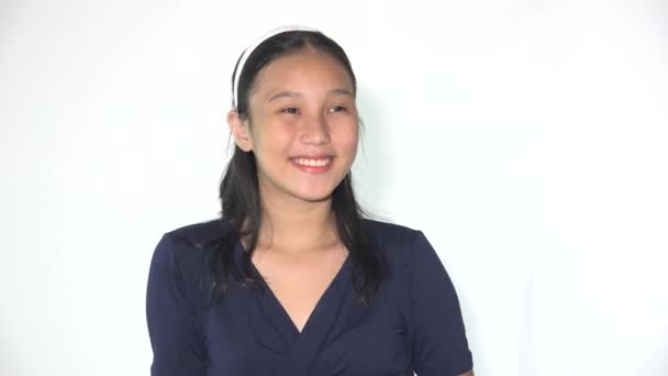 Una feliz sonriente asiática adolescente chica — Vídeos de Stock