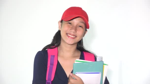 Una sonriente asiática adolescente mujer estudiante — Vídeos de Stock
