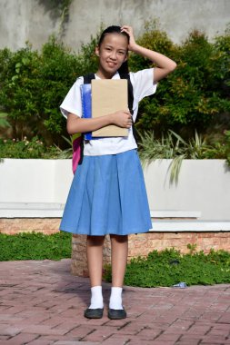 Bir Kız Öğrenci ve Kargaşa Duruyor