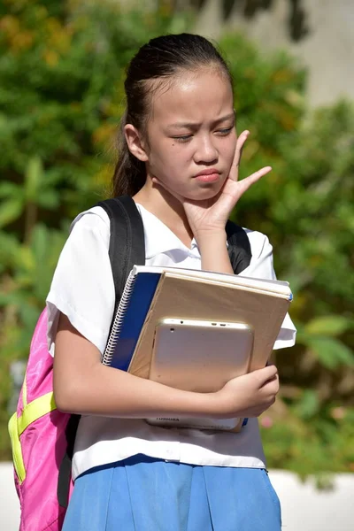 Estudiante Enfermedad Bastante Minoritaria Vestida Uniforme Con Libros Escolares — Foto de Stock