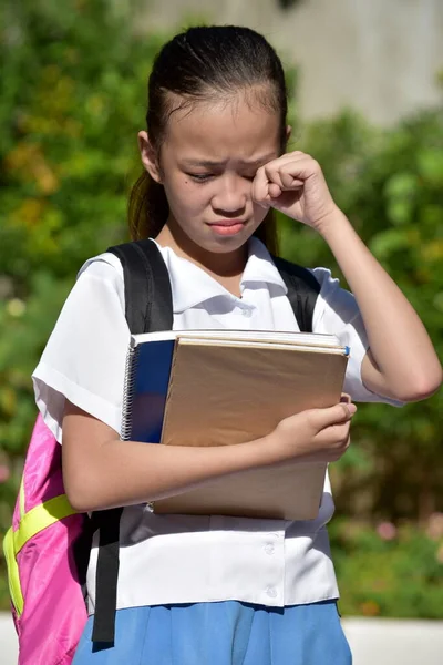 Llorosa Joven Escuela Chica Usando Mochila — Foto de Stock