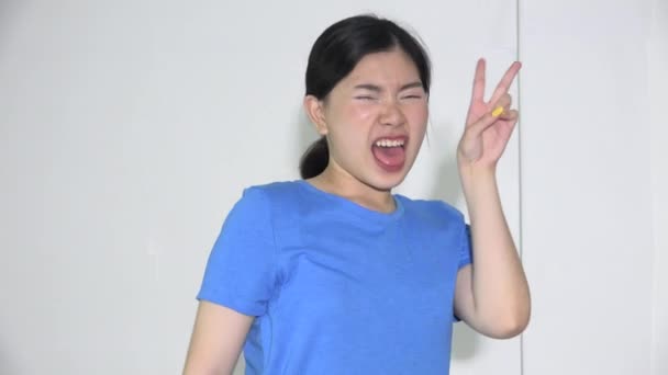 Asian Teen Happy Poses — Vídeo de stock