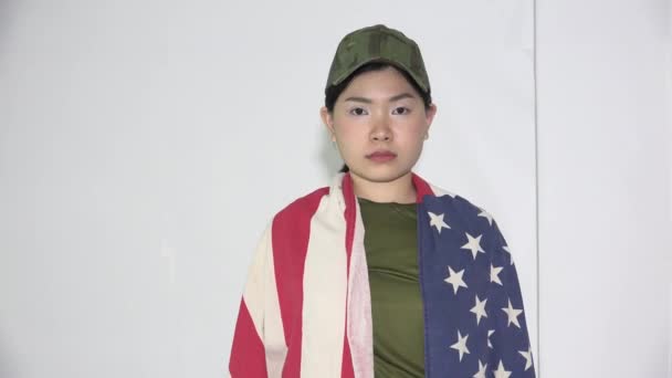Young Army Woman Saluting Flag — Stok video