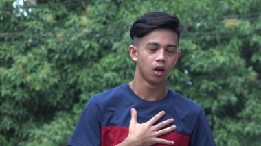 Ürkmüş Asyalı bir genç.