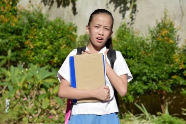 Sevimli Asyalı Kız Öğrenci ve Umutsuzluk