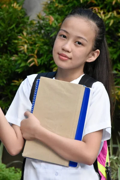 Nerozhodný Student Teenager Školní Dívka Nošení Batoh Notebooky — Stock fotografie