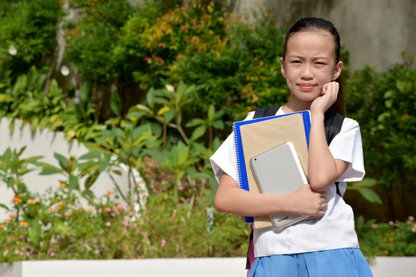 Asijská Školní Dívka Čeká — Stock fotografie