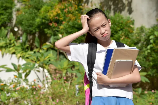 Bela Estudante Adolescente Escola Menina Confusão Com Livros — Fotografia de Stock
