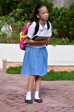 Fakir Bir Kız Öğrenci Sağlığı Duruşu