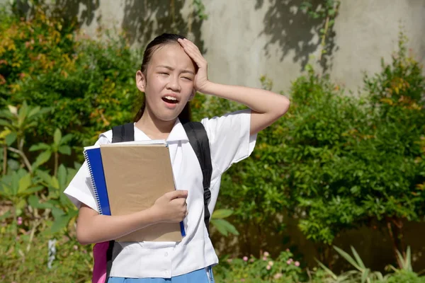 Наголошена Молода Філіппінка Студентка Блокнотами — стокове фото