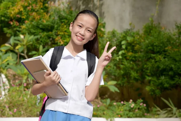 Κορίτσι Φοιτητής Και Την Ειρήνη Υπογράψει Φορώντας Τσάντα Βιβλία — Φωτογραφία Αρχείου