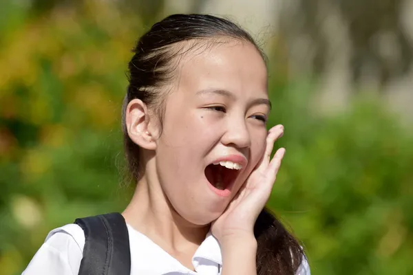 Una Estudiante Femenina Minoría Juvenil Sorprendida — Foto de Stock