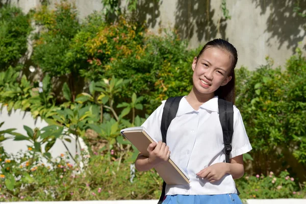 Heureuse Étudiante Philippine Avec Manuels Scolaires — Photo