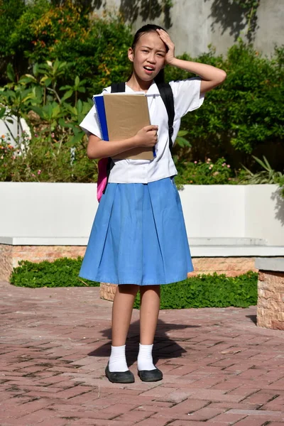 Překvapený Krásný Diverse Školní Dívka Stojící — Stock fotografie