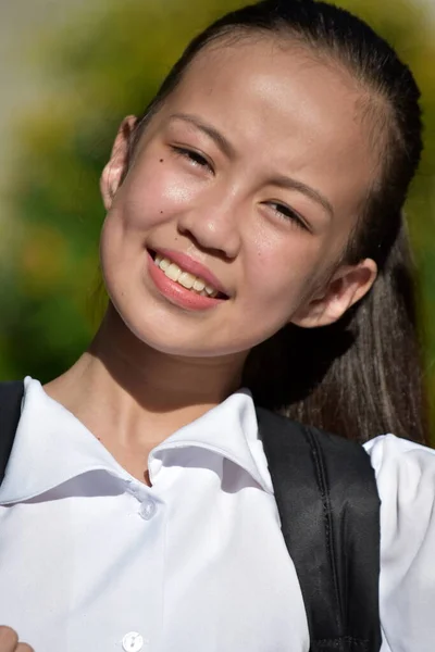 Retrato Uma Jovem Filipina Escola Menina — Fotografia de Stock