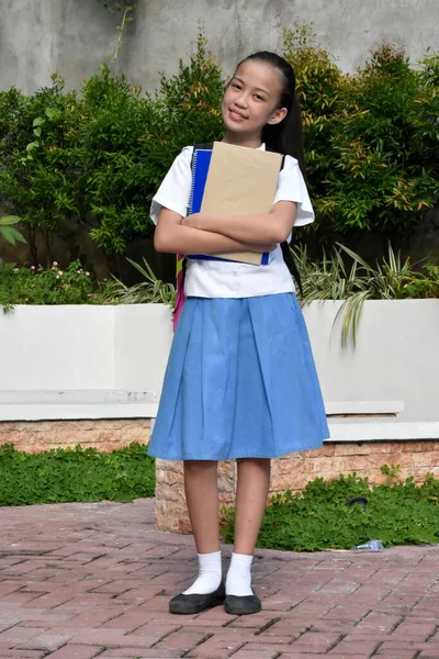 Heureuse Jeune Fille Minorité Portant Sac Bibliothèque Avec Des Cahiers — Photo