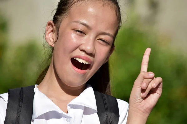 Jeugdige Diverse Student Tiener School Meisje Met Een Idee — Stockfoto