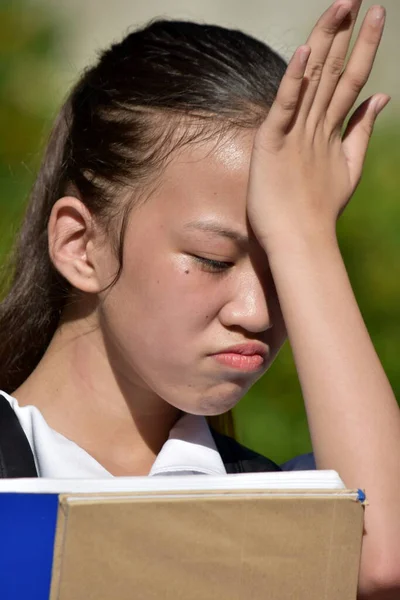 Joven Diversa Chica Estudiante Problemas Memoria — Foto de Stock