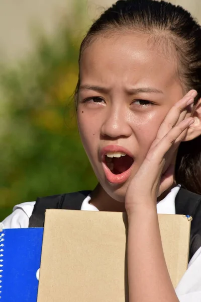 Una Estudiante Asiática Sobresaltada — Foto de Stock