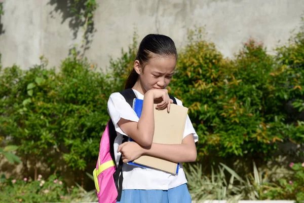 Una Studentessa Minoritaria Che Piange — Foto Stock