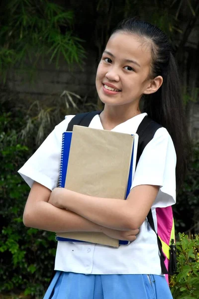 Jovem Diverse Girl Student Felicidade Vestindo Uniforme Escolar — Fotografia de Stock