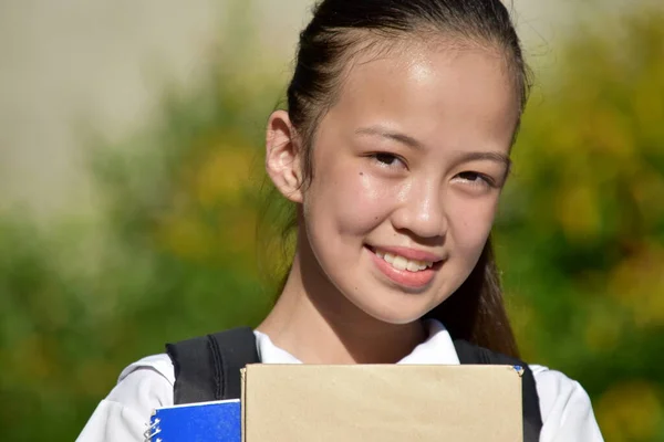Sorrindo Jovem Diverso Estudante Adolescente Escola Menina — Fotografia de Stock