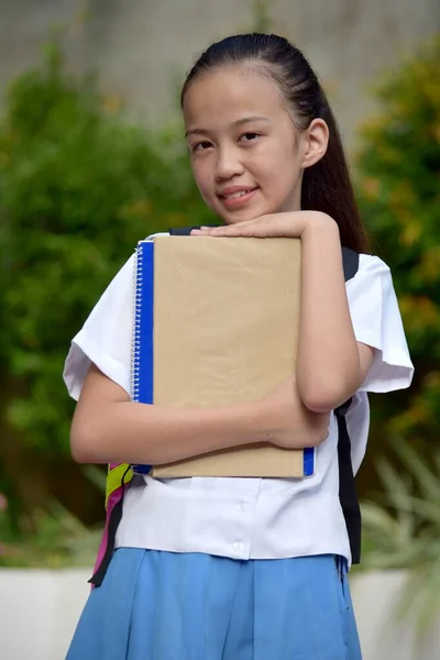 Retrato Uma Estudante Feminina Vestindo Bookbag Com Cadernos — Fotografia de Stock