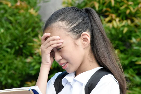 Estresante Hermosa Minoría Chica Estudiante Con Escuela Libros —  Fotos de Stock