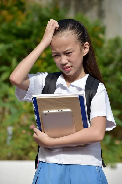 Estudiante Adolescente Escuela Chica Confusión Con Libros — Foto de Stock
