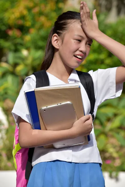 Bir Kız Öğrenci Belleği Sorunları — Stok fotoğraf