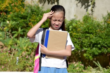 Stres altındaki bir liseli kız