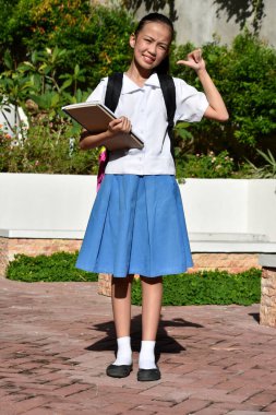 Başarılı Asyalı Güzel Öğrenci Ayakta Duran Liseli Kız