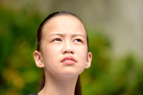 Studentin Jugendlicher Minderheit Wundert Sich — Stockfoto