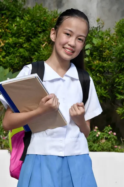 Šťastný Filipínský Studentský Teenager Školní Dívka — Stock fotografie