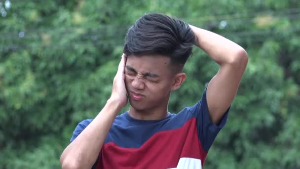 Macho asiático adolescente chico y estrés — Vídeo de stock