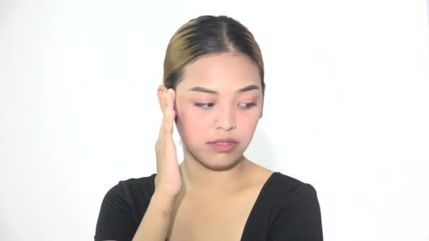 Somber filipínské dospívající s rovnátka — Stock video