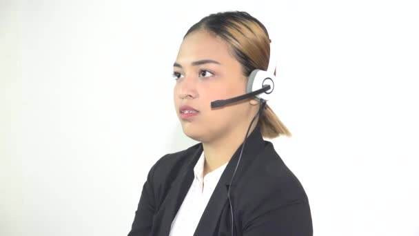 En kvinnlig asiatisk kundtjänst agent — Stockvideo