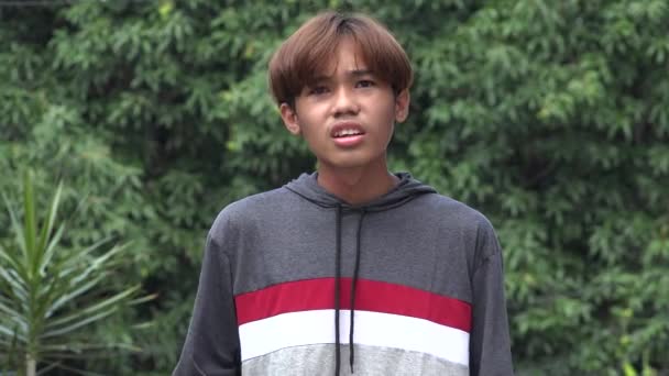 Un malentendu masculin asiatique confus — Video