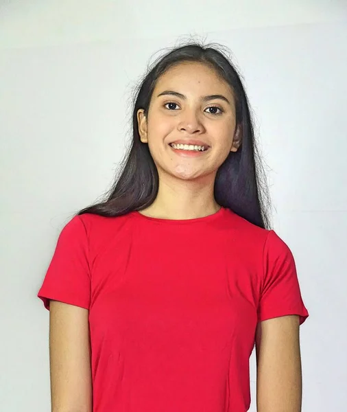 Šťastná Dospělá Žena Červenou Košilí — Stock fotografie