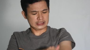 Saplantılı Asyalı Adam