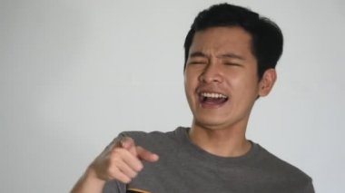 Gülen Komik Bir Adam Mutlulukla