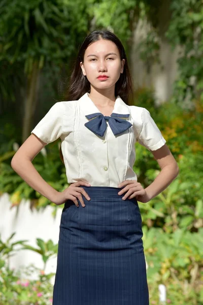 Jovem Minoria Louca Estudante Vestida Escola Uniforme Permanente — Fotografia de Stock