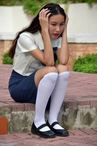 Università Studente Tristezza Indossare Gonna Seduta — Foto Stock