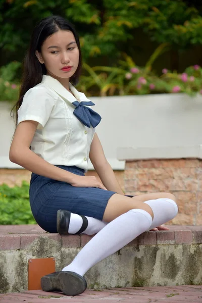 Nešťastný Mladý Asijské Univerzita Student Sedí — Stock fotografie