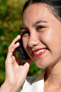 Gülümseyen Güzel Çeşitli Bir Kadın