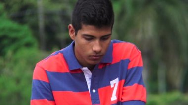 Hüzünlü ya da Depresyonlu Genç Çocuk