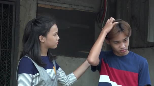 Stressé asiatique adolescent amis ou frères et sœurs — Video