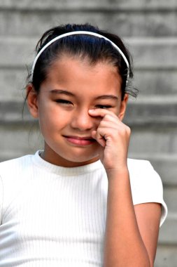 Ağlayan Asyalı Kadın Çocuk