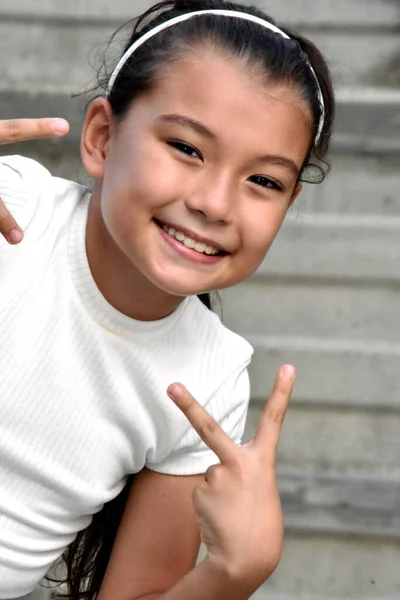 一个可爱的亚洲小女孩 — 图库照片