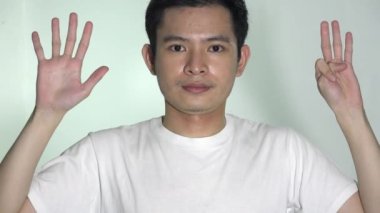 Parmakları Olan Bir Erkek Geri Sayım